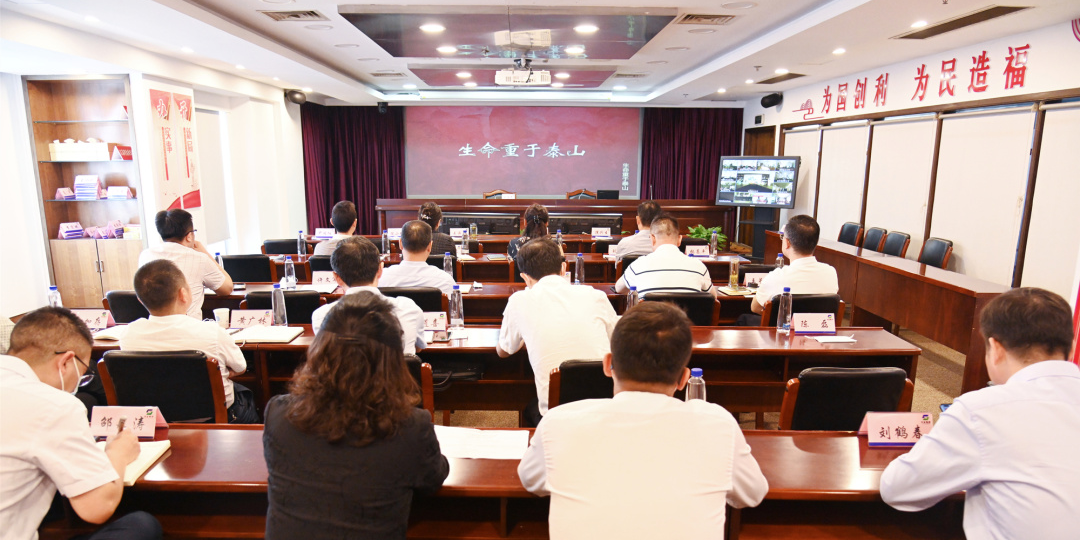 蘇鹽集團黨委召開理論學習中心組安全生產專題學習會暨“安全生產月”動員部署會