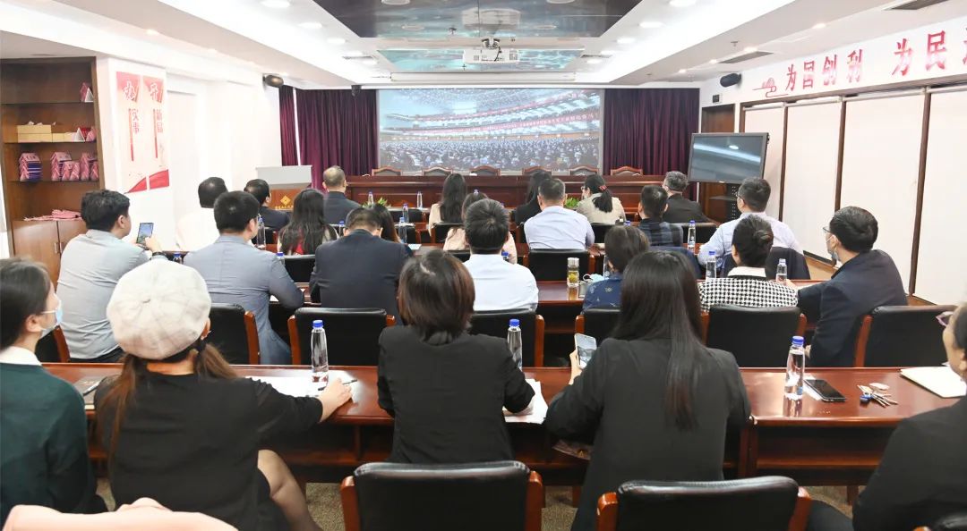 蘇鹽集團黨委認真組織收聽收看黨的二十大開幕盛況